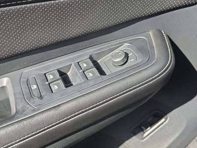 2025 Volkswagen Atlas 2.0T SE with Technology 4MOTION