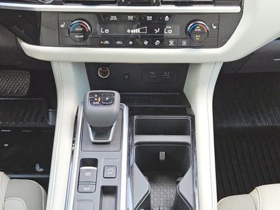 2022 Nissan Pathfinder SL 2WD