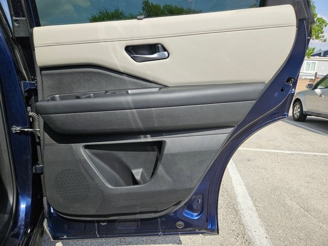 2022 Nissan Pathfinder SL 2WD