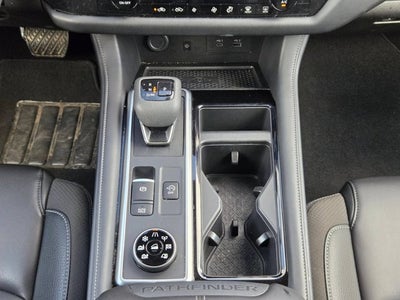 2025 Nissan Pathfinder SL 4WD