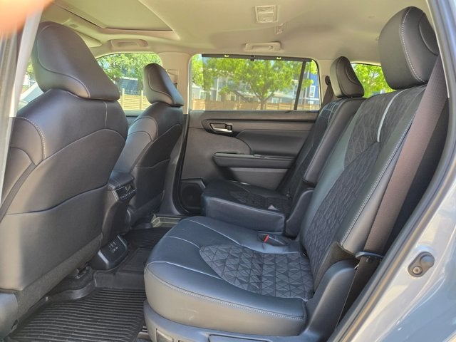 2025 Toyota Highlander Base