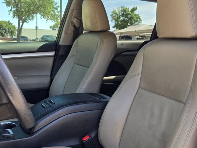 2019 Toyota Highlander LE I4 FWD