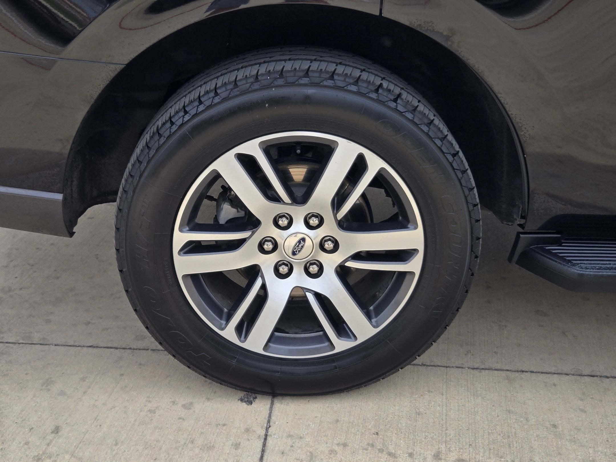 2024 Ford EXPEDITION XLT