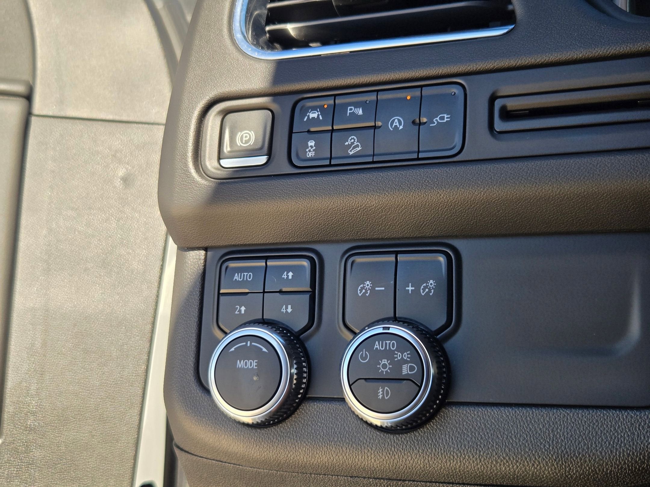 2022 GMC YUKON XL AT4