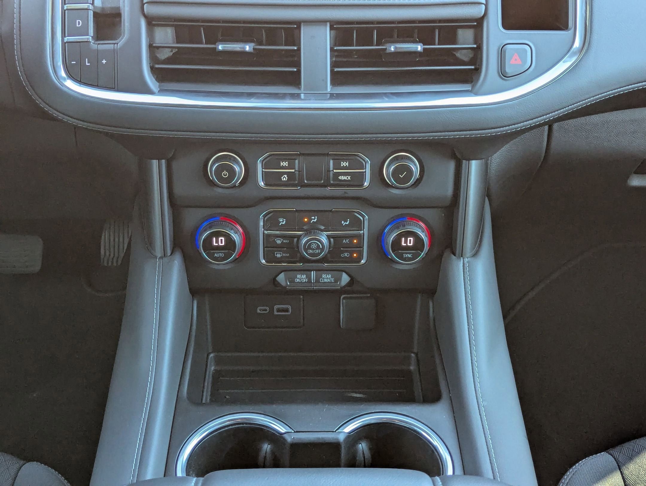 2024 Chevrolet TAHOE LS