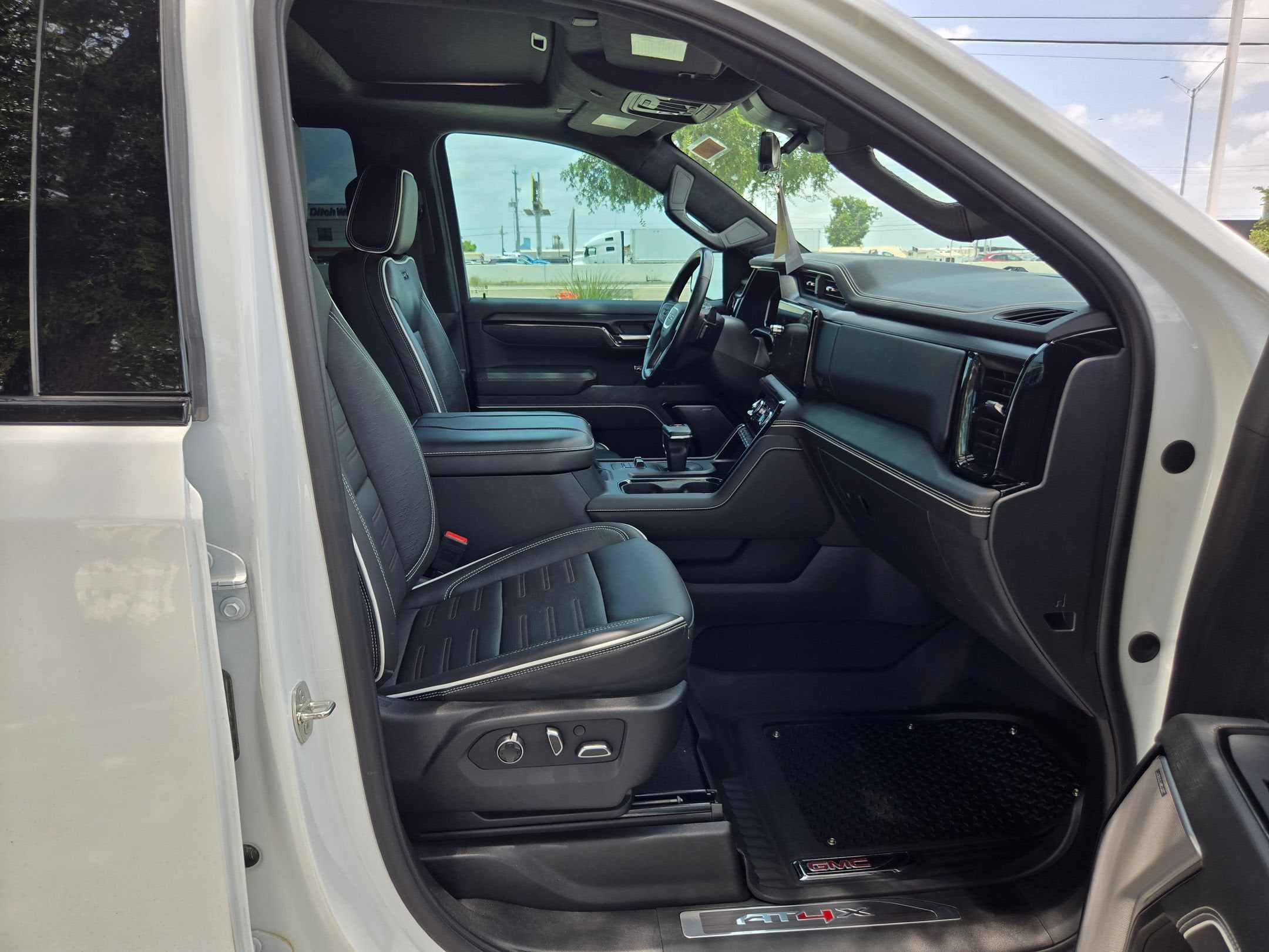 2024 GMC SIERRA 1500 AT4X