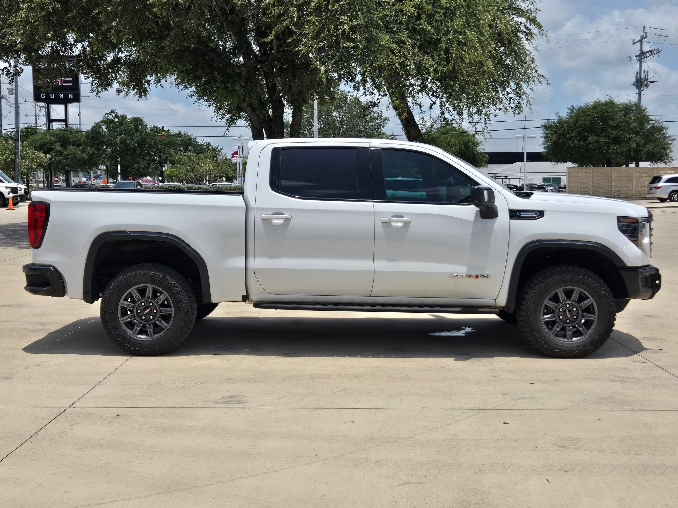 2024 GMC SIERRA 1500 AT4X