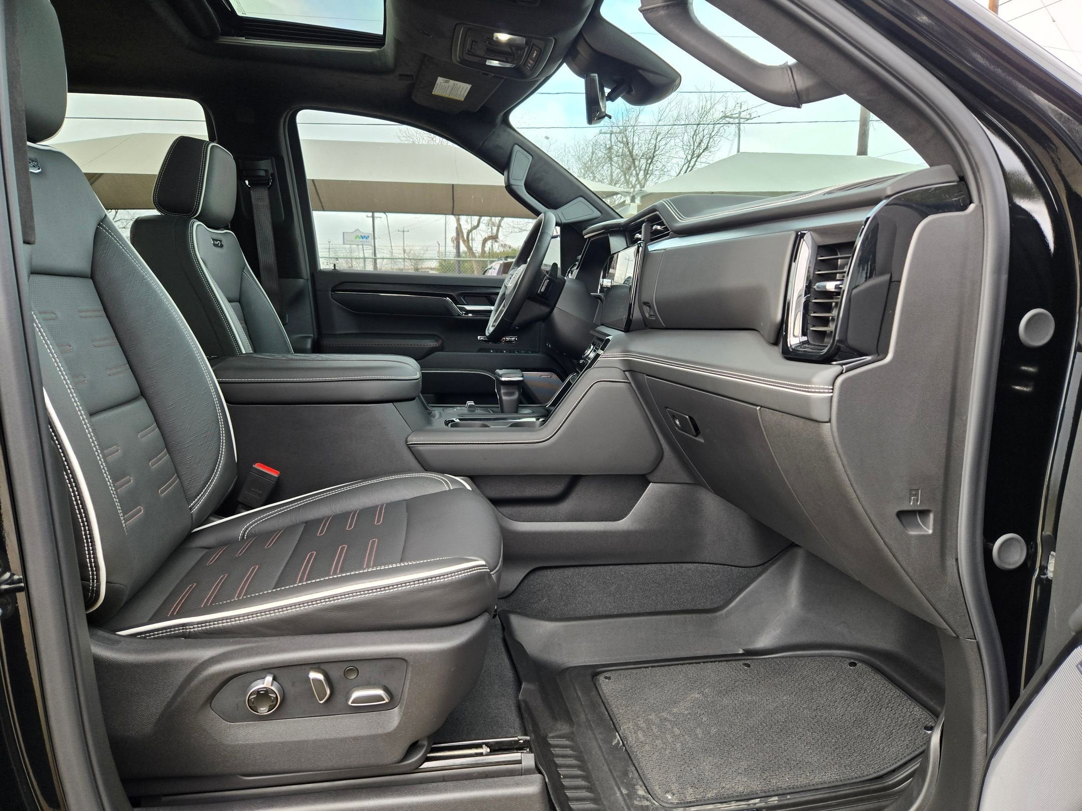 2025 GMC SIERRA 1500 AT4X