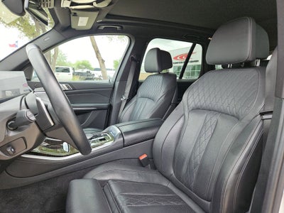 2025 BMW X5 50E