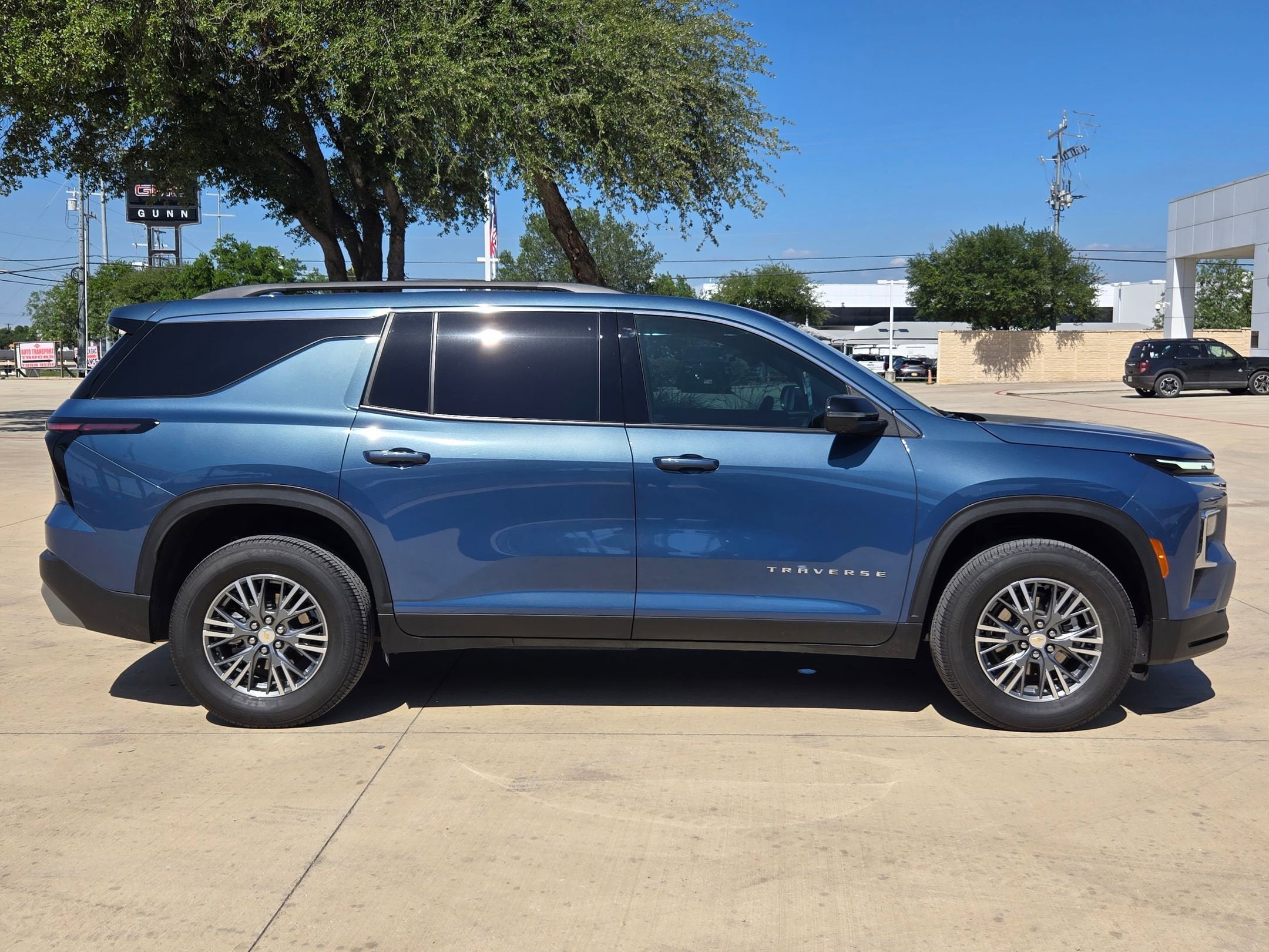 2024 Chevrolet Traverse FWD LT