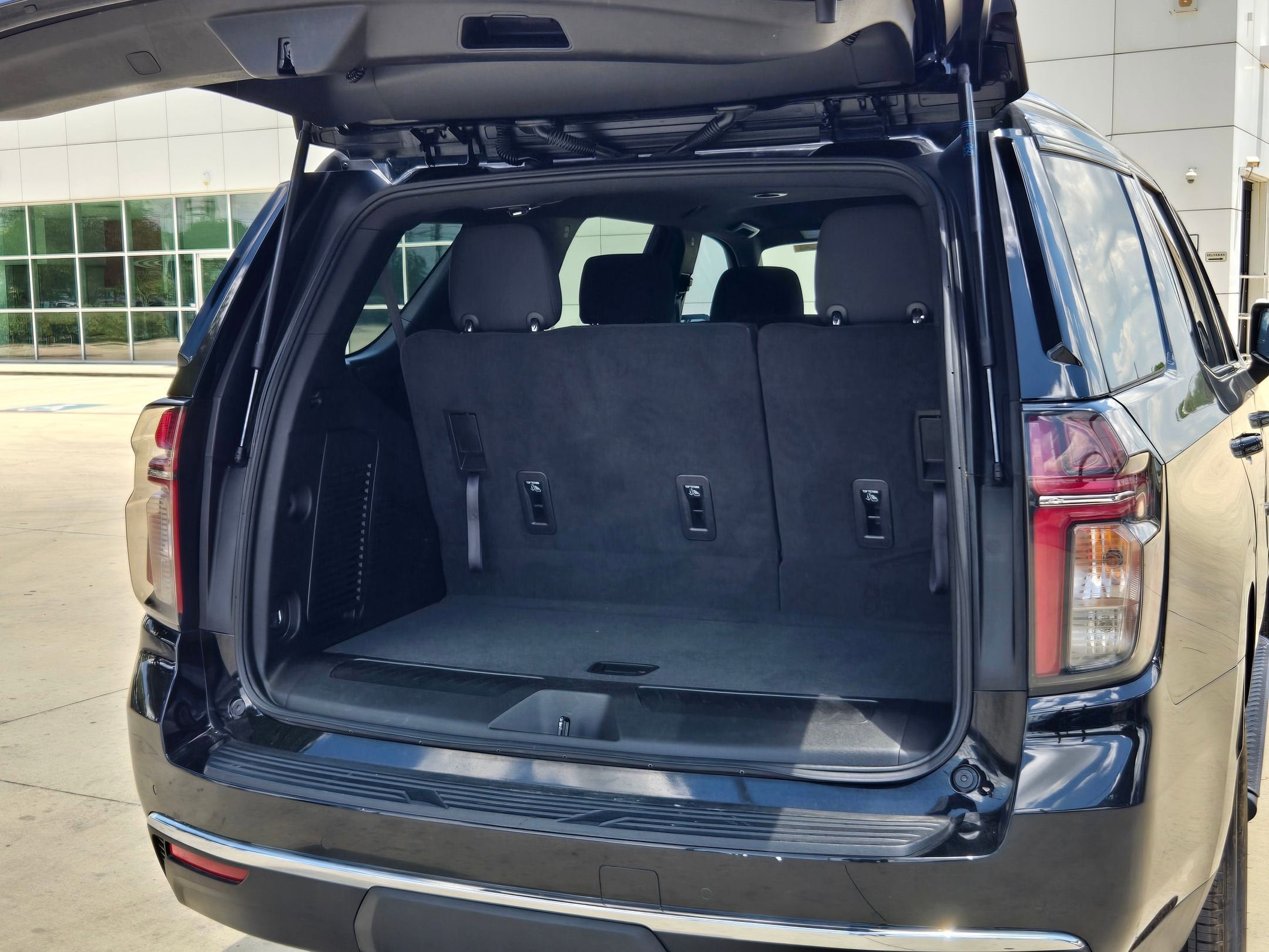 2023 Chevrolet Tahoe LS