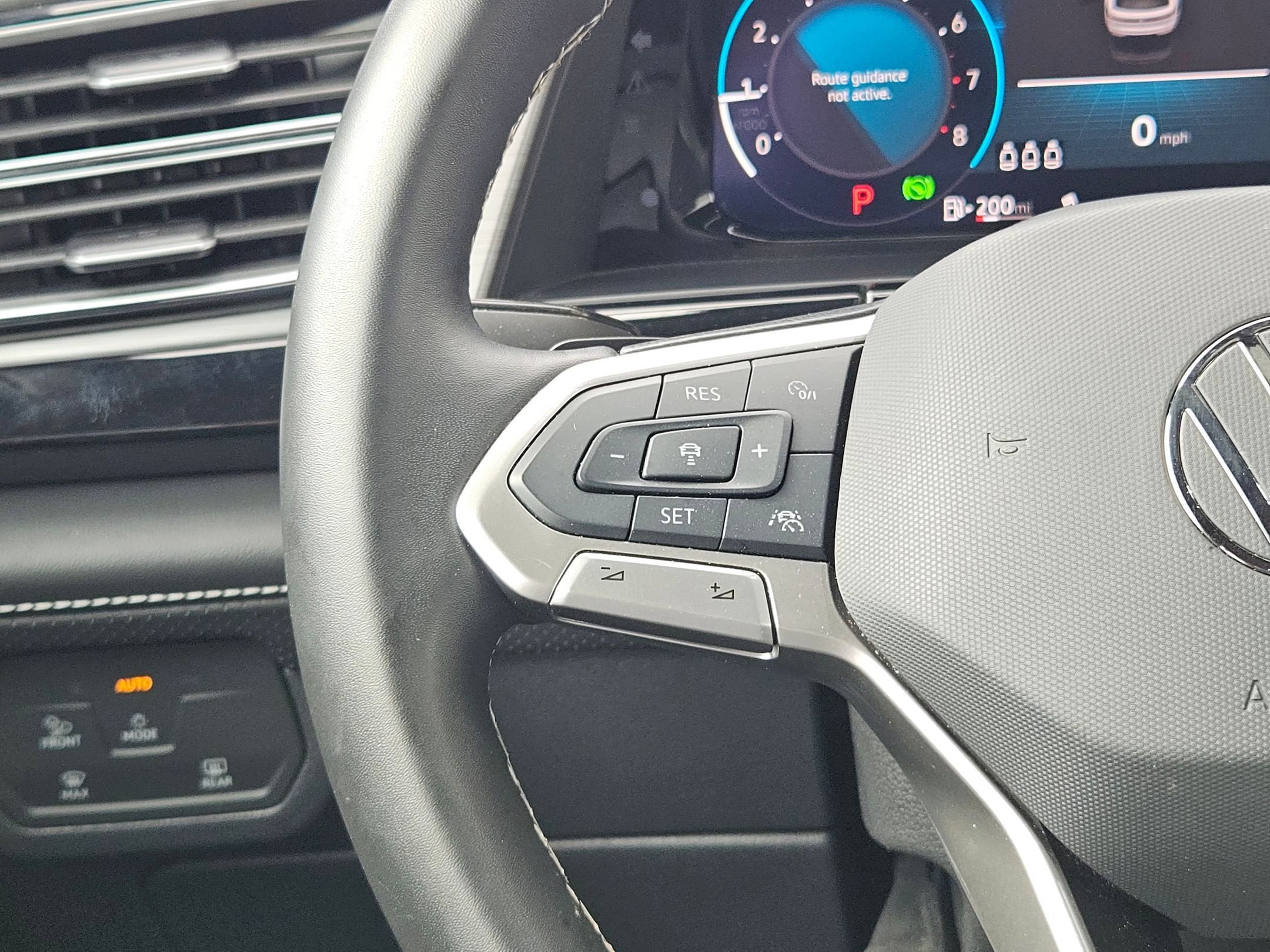 2025 Volkswagen Atlas Cross Sport 2.0T SE w/Technology