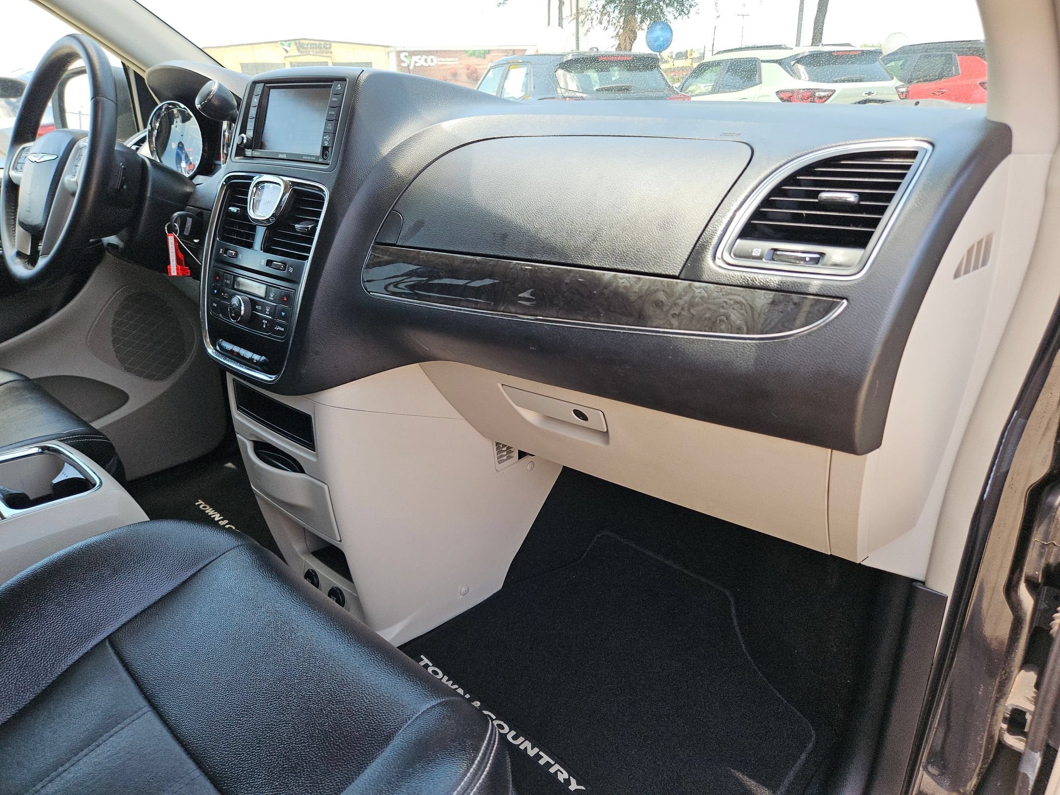 2016 Chrysler Town & Country Touring