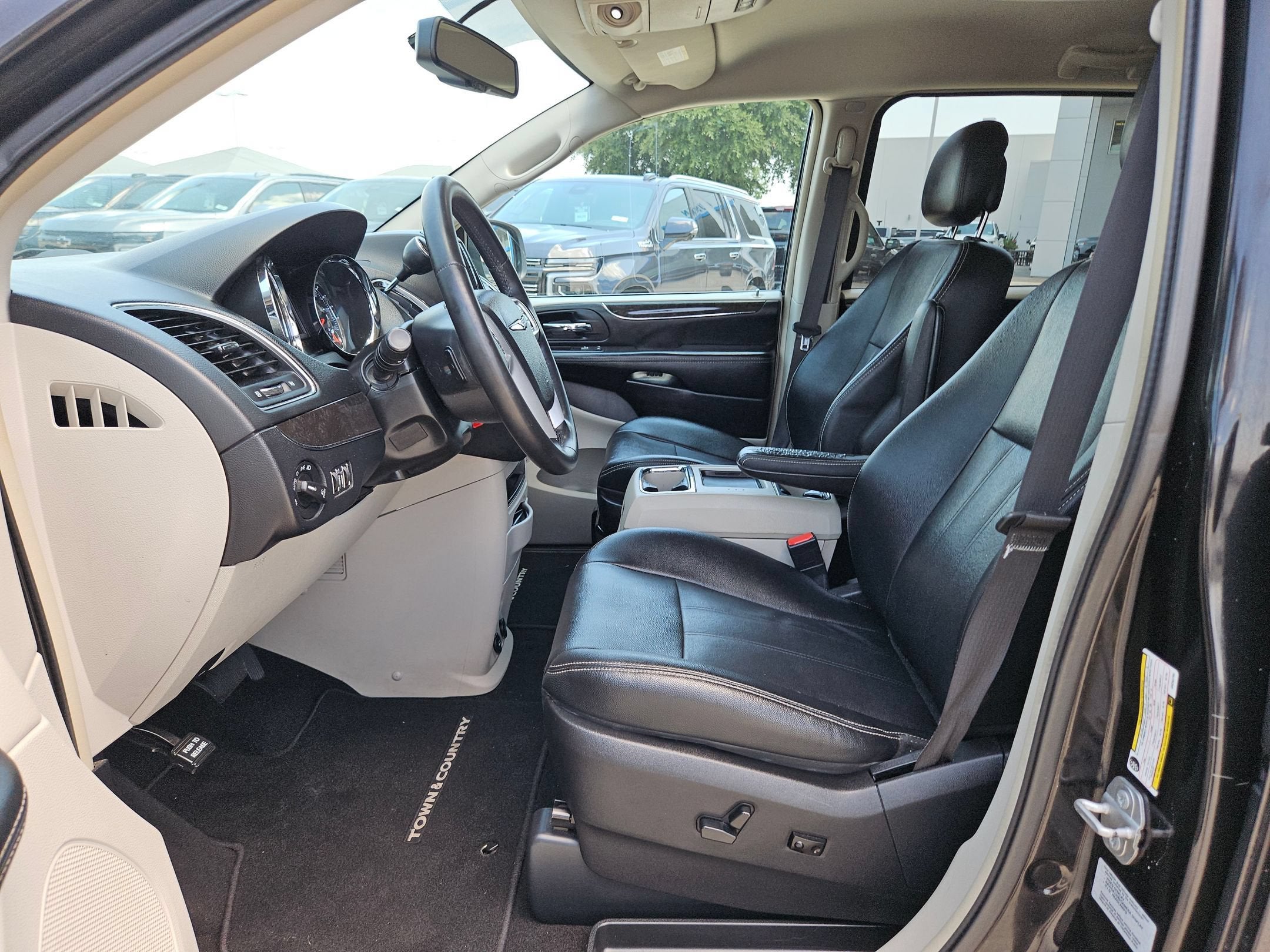 2016 Chrysler Town & Country Touring