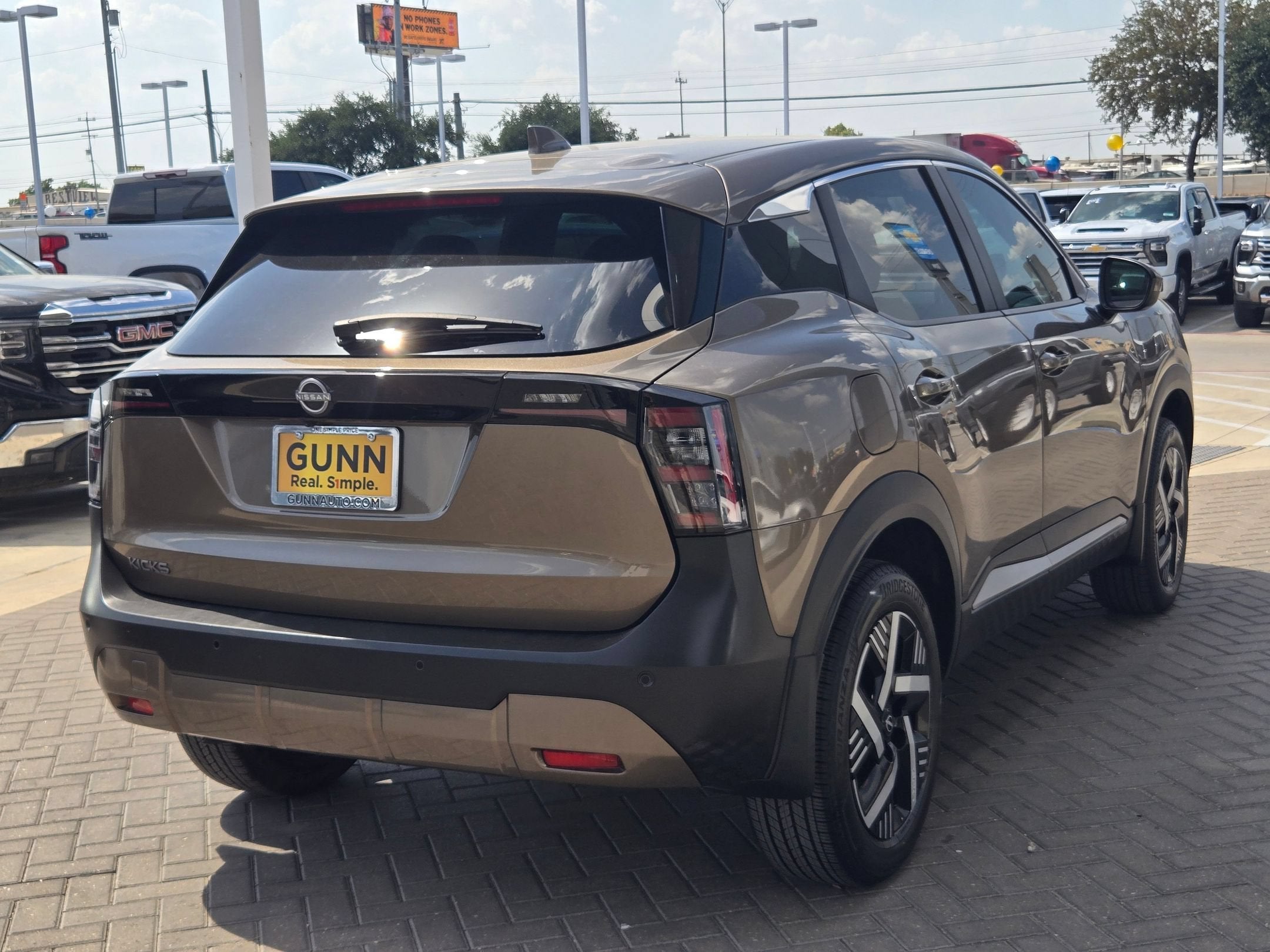 2025 Nissan Kicks SV