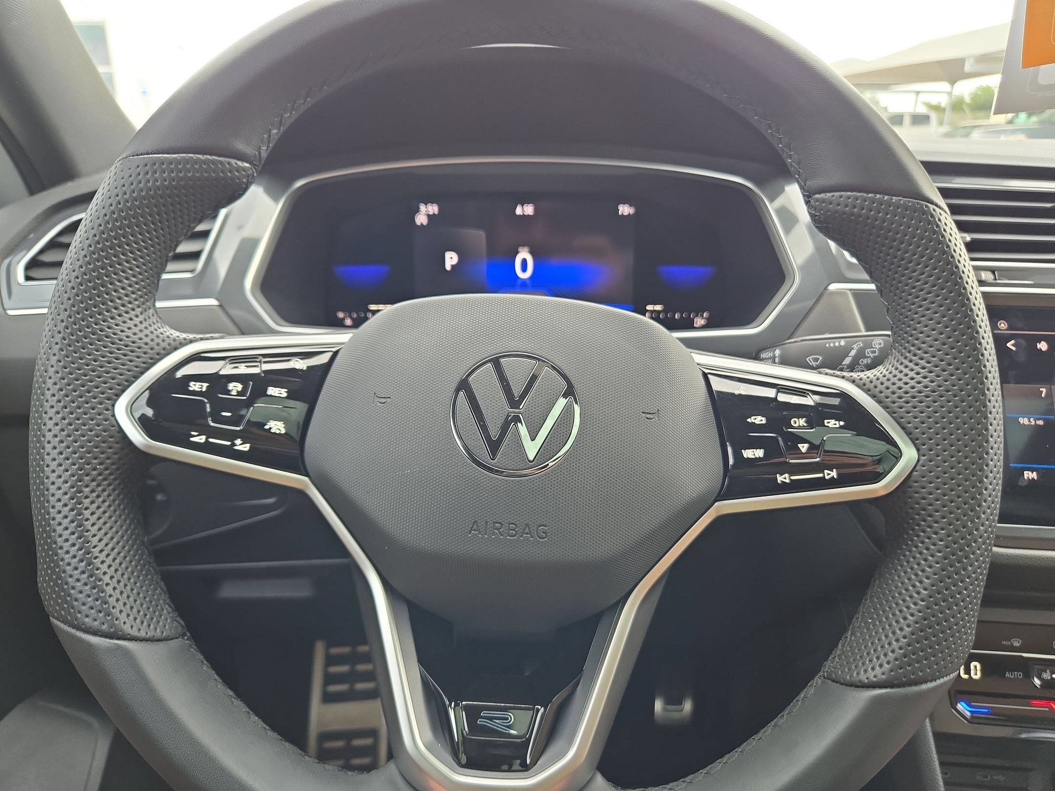2022 Volkswagen Tiguan SE R-Line Black