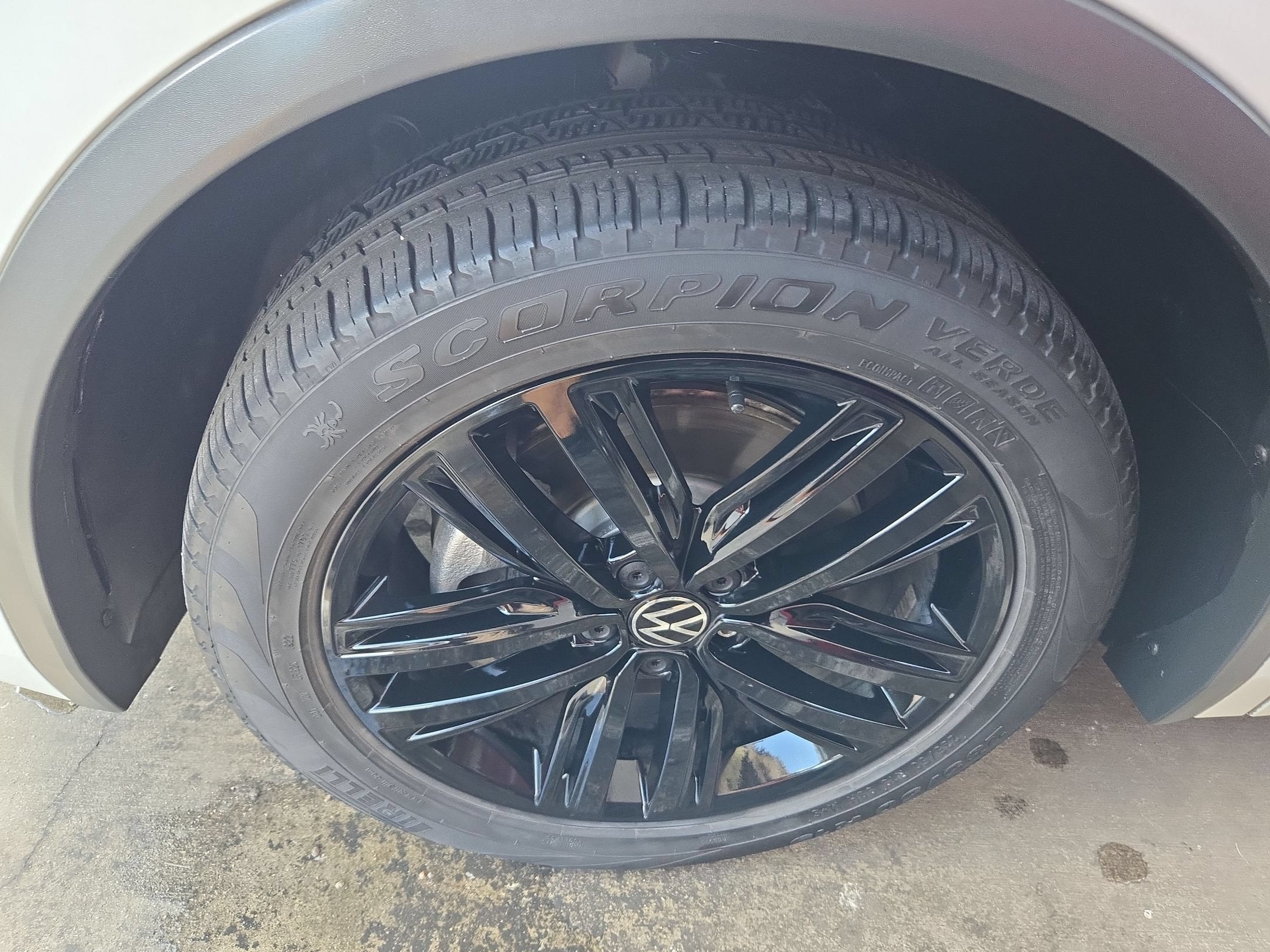 2022 Volkswagen Tiguan SE R-Line Black