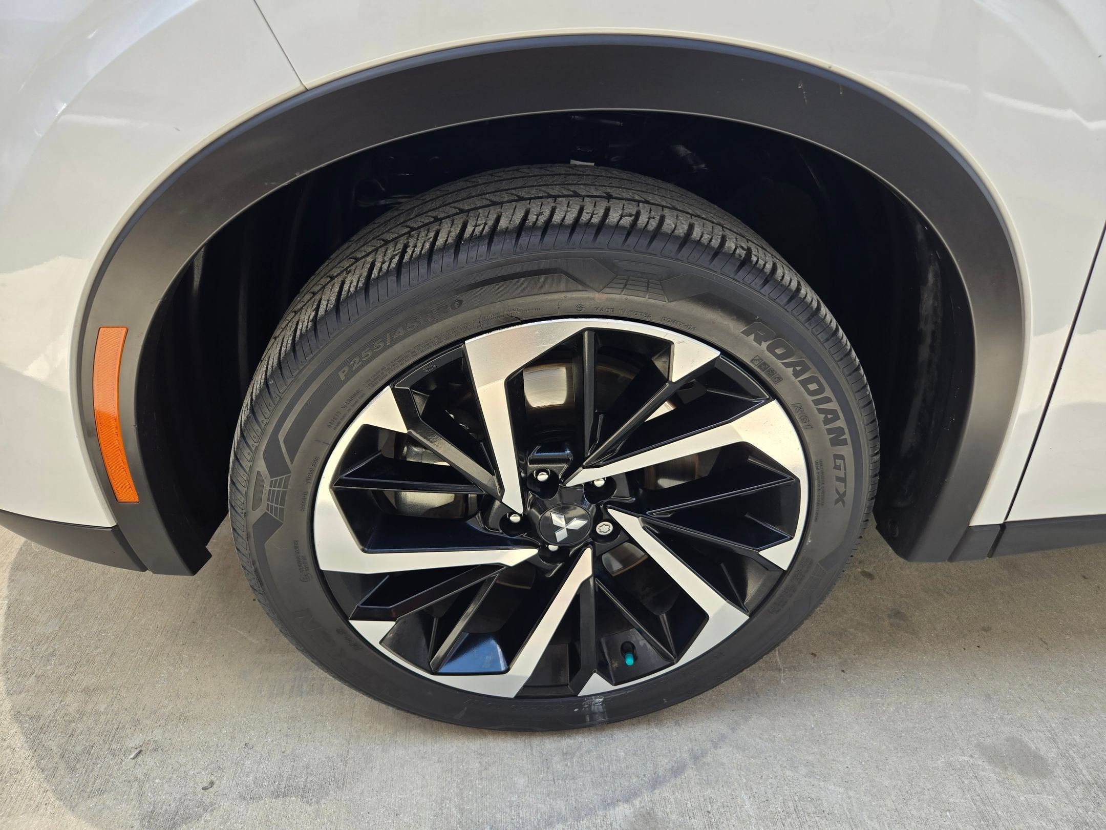 2022 Mitsubishi Outlander Base
