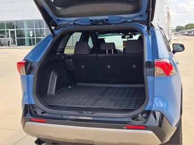 2022 Toyota RAV4 Hybrid SE