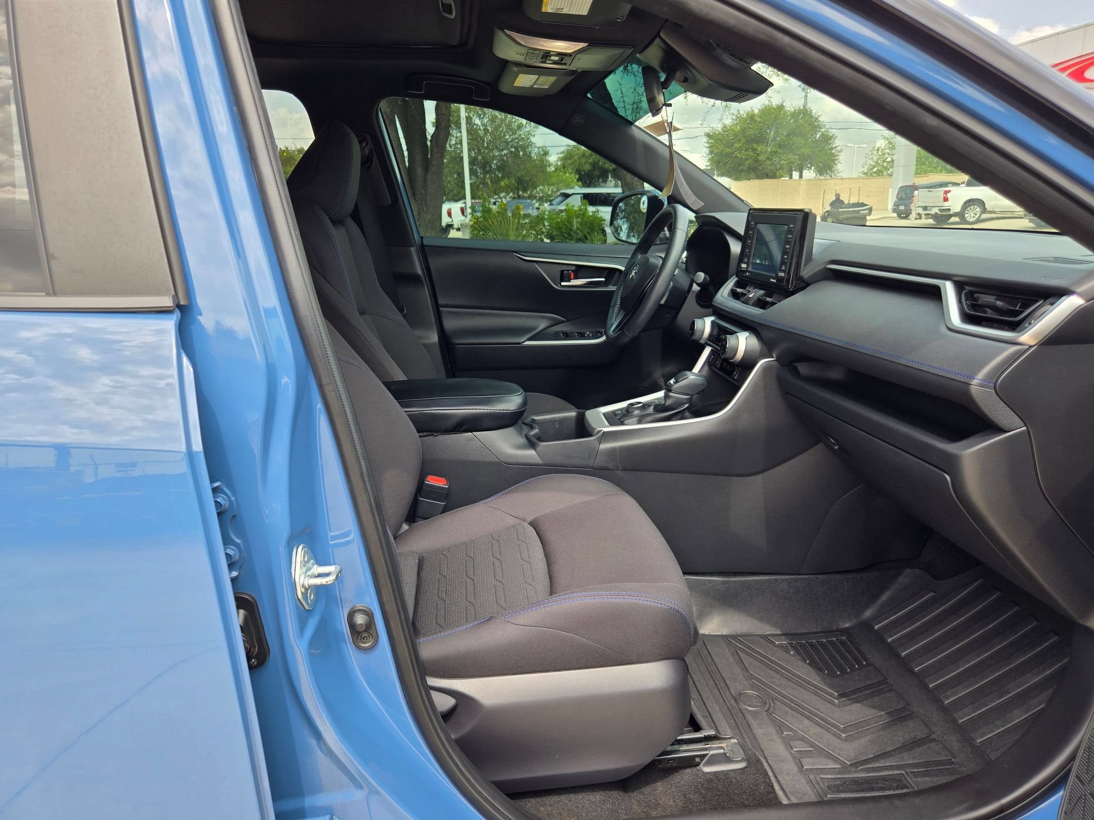 2022 Toyota RAV4 Hybrid SE