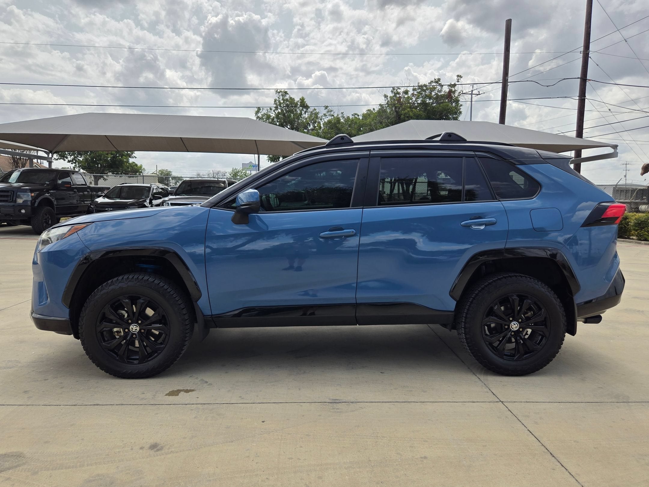 2022 Toyota RAV4 Hybrid SE