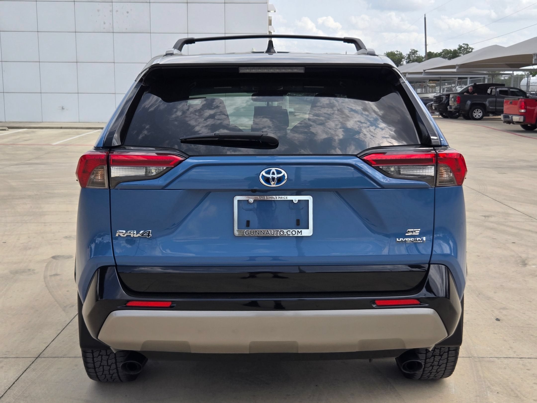 2022 Toyota RAV4 Hybrid SE