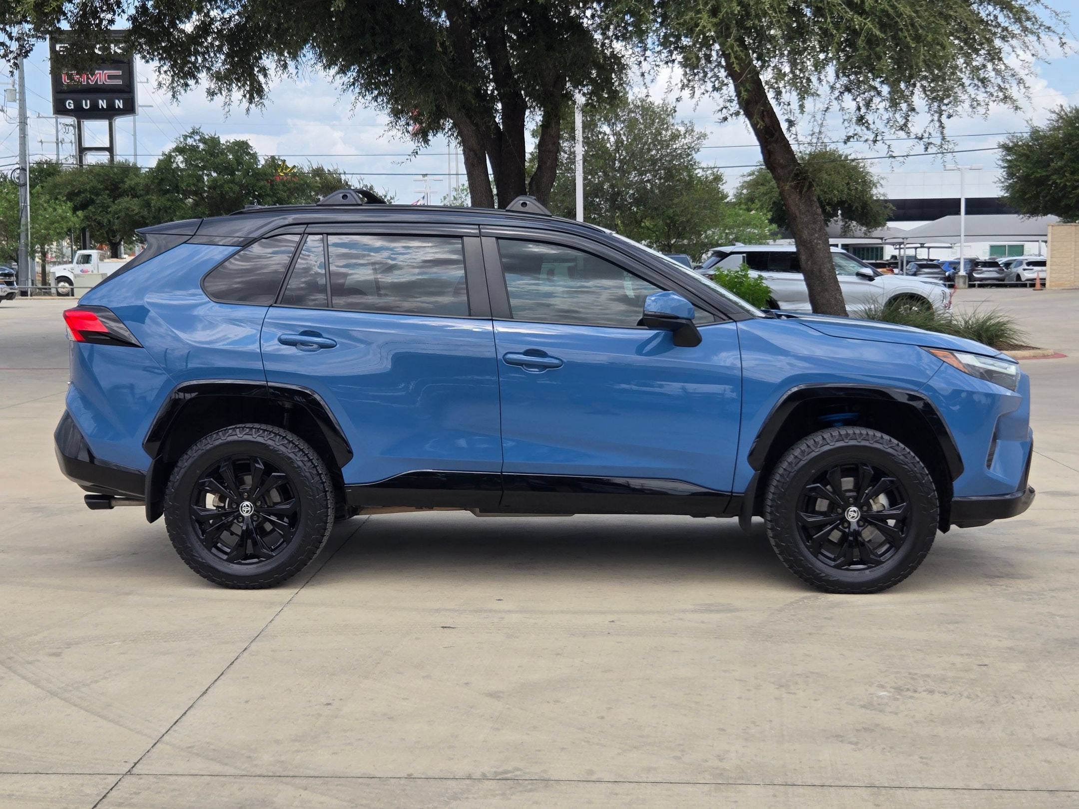 2022 Toyota RAV4 Hybrid SE