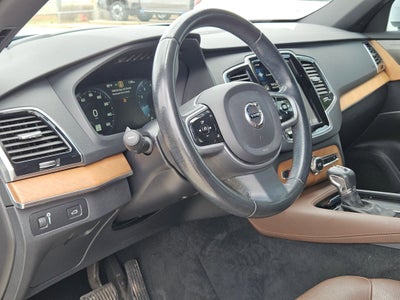 2022 Volvo XC90 Momentum