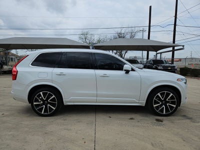 2022 Volvo XC90 Momentum