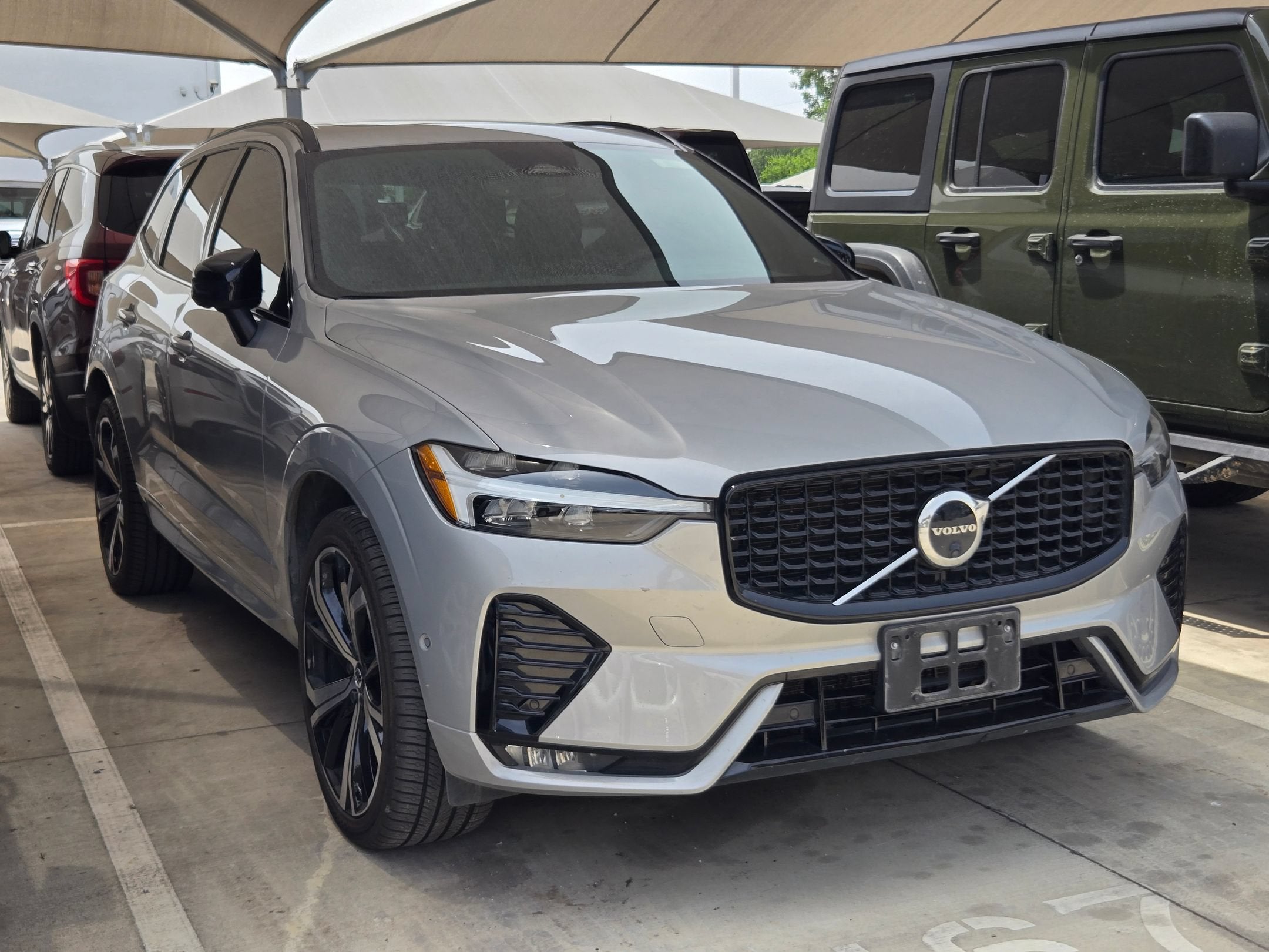 2023 Volvo XC60 Ultimate Dark Theme