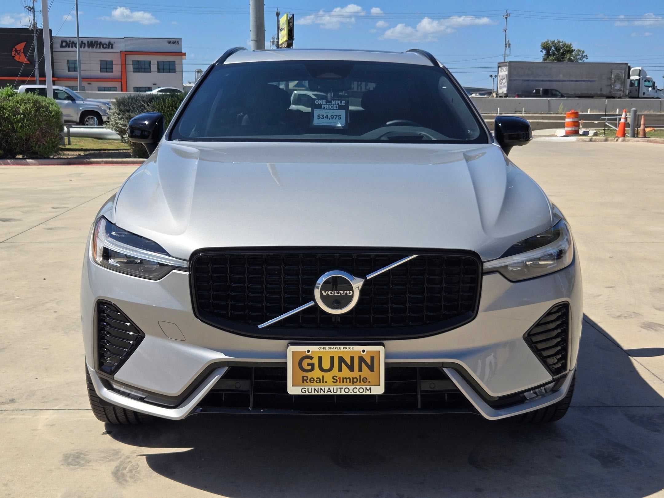 2023 Volvo XC60 Ultimate Dark Theme