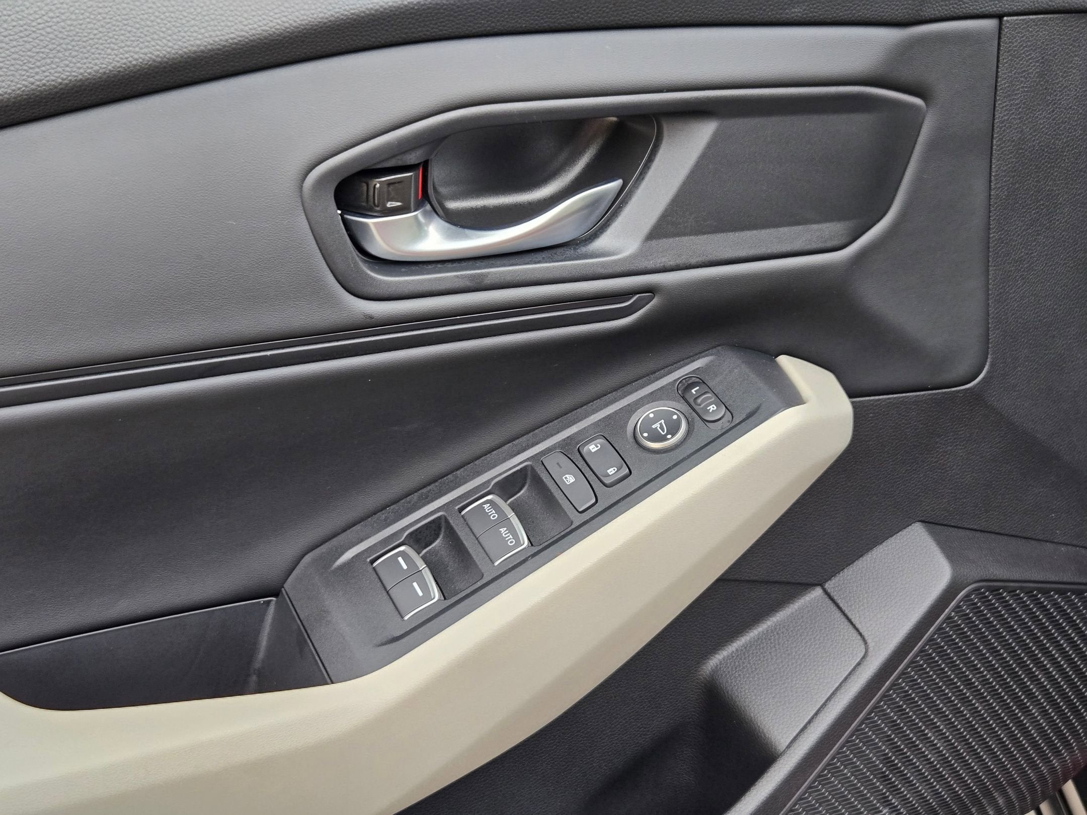 2025 Honda Accord SE - Photo 11