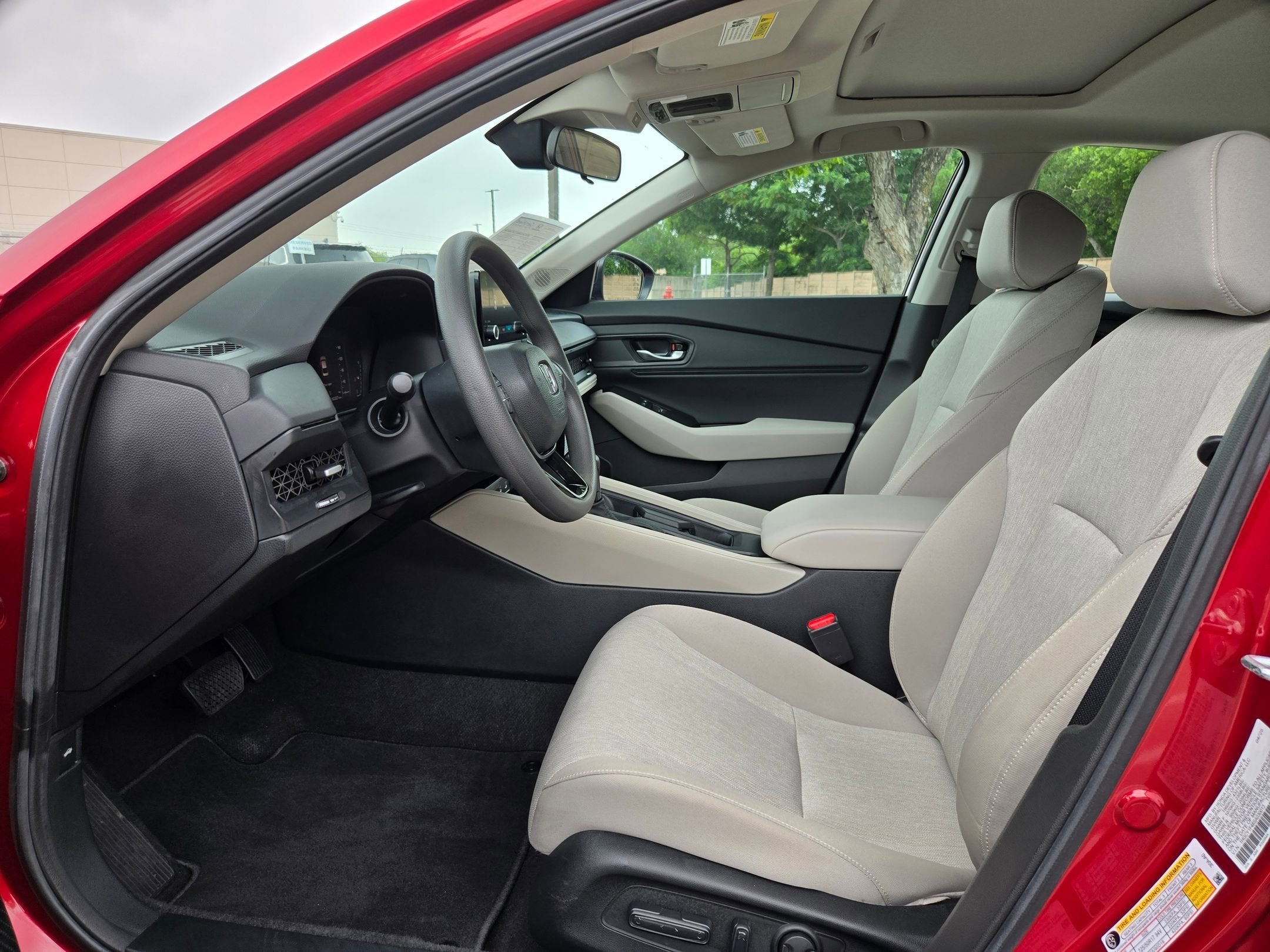 2025 Honda Accord SE - Photo 9