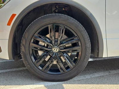 2022 Volkswagen Tiguan SE R-Line Black
