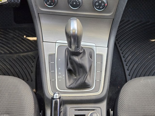 2016 Volkswagen Golf Base