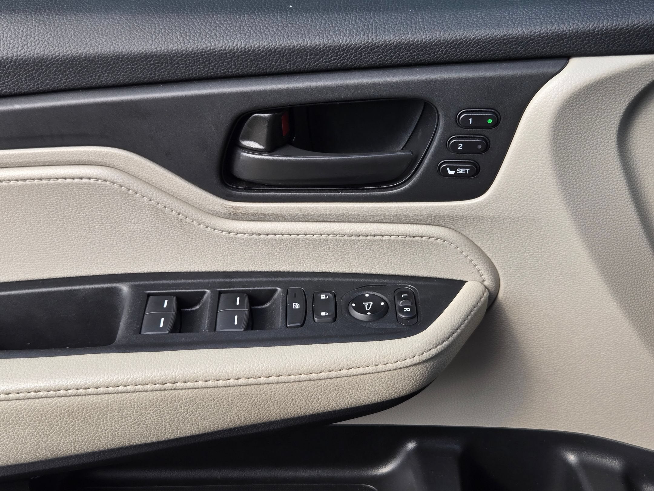 2025 Honda Odyssey EX-L - Photo 11