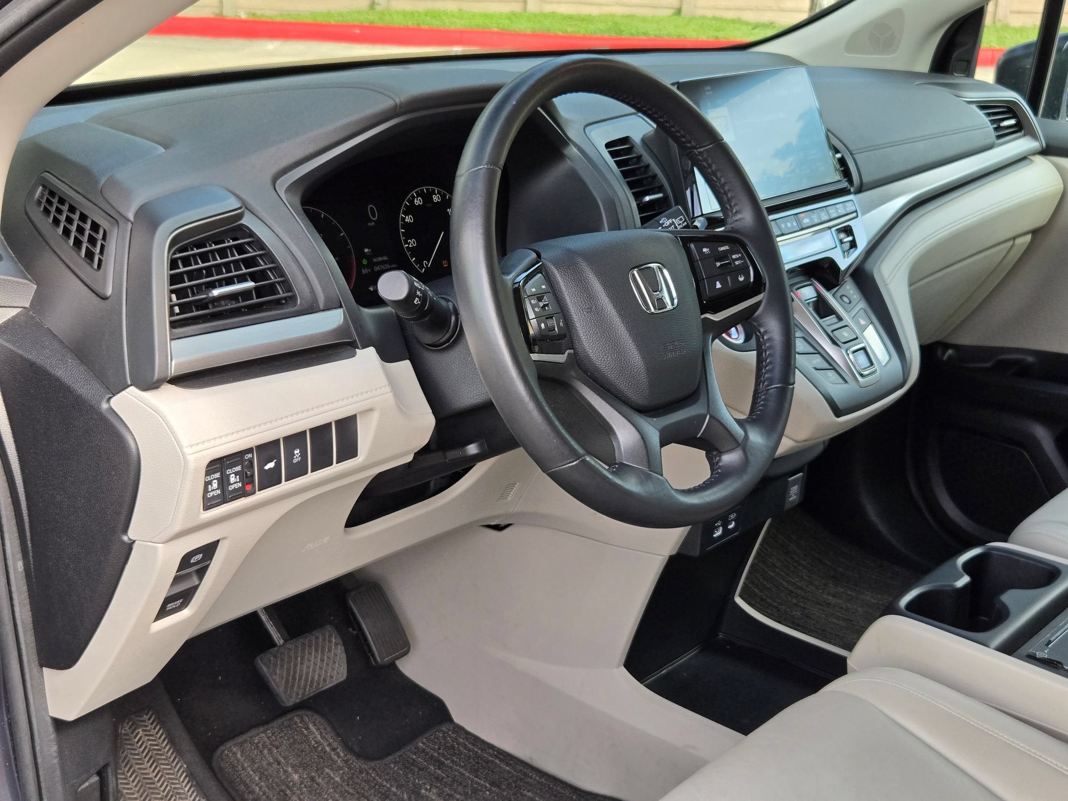 2025 Honda Odyssey EX-L - Photo 12