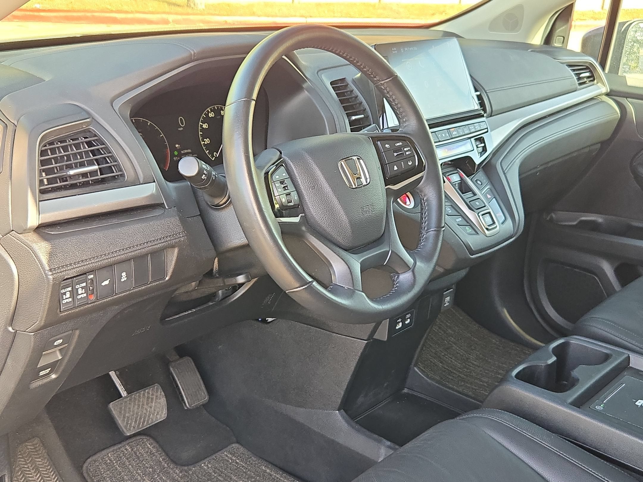 2025 Honda Odyssey EX-L - Photo 12