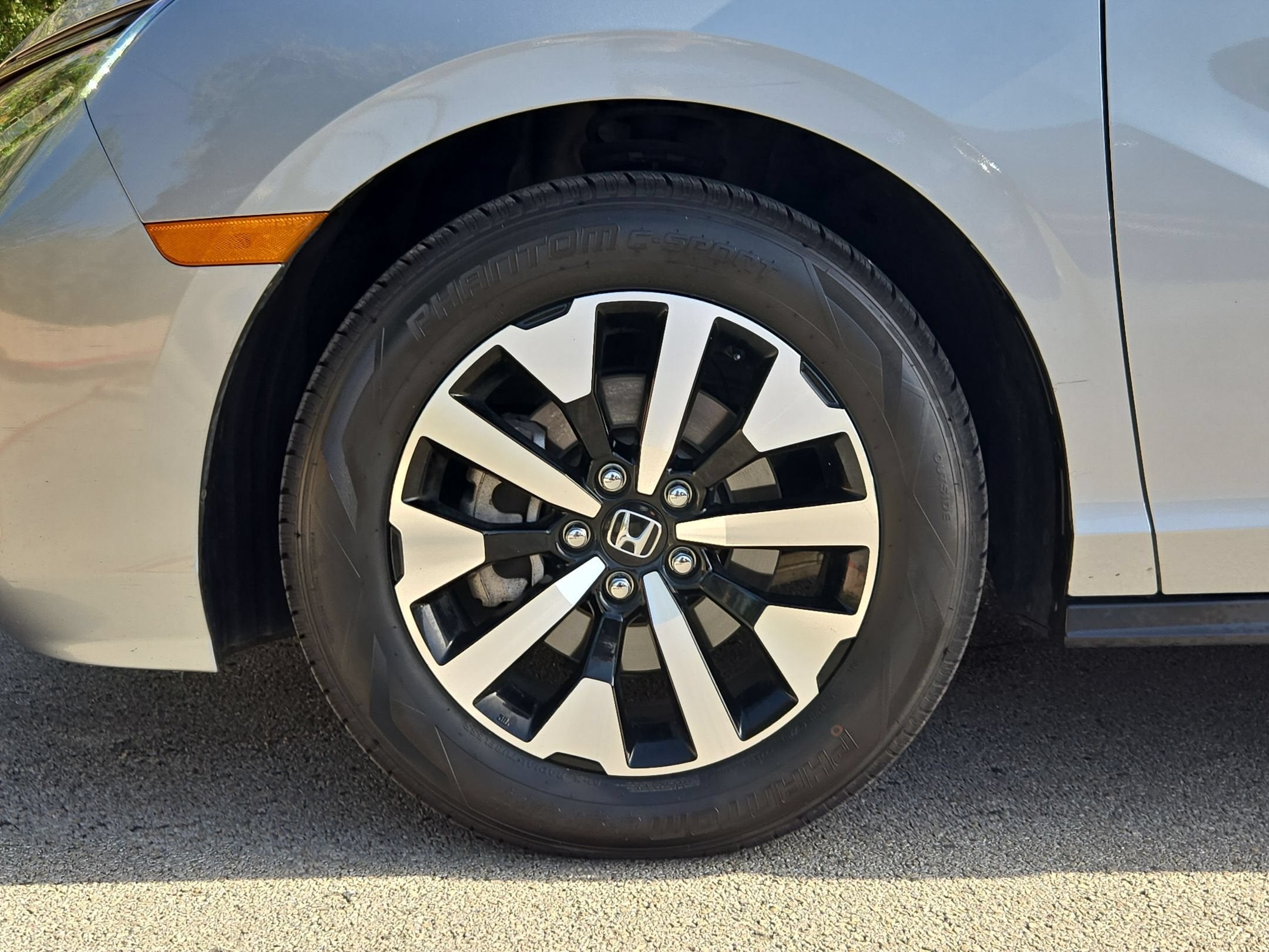 2025 Honda Odyssey EX-L - Photo 30