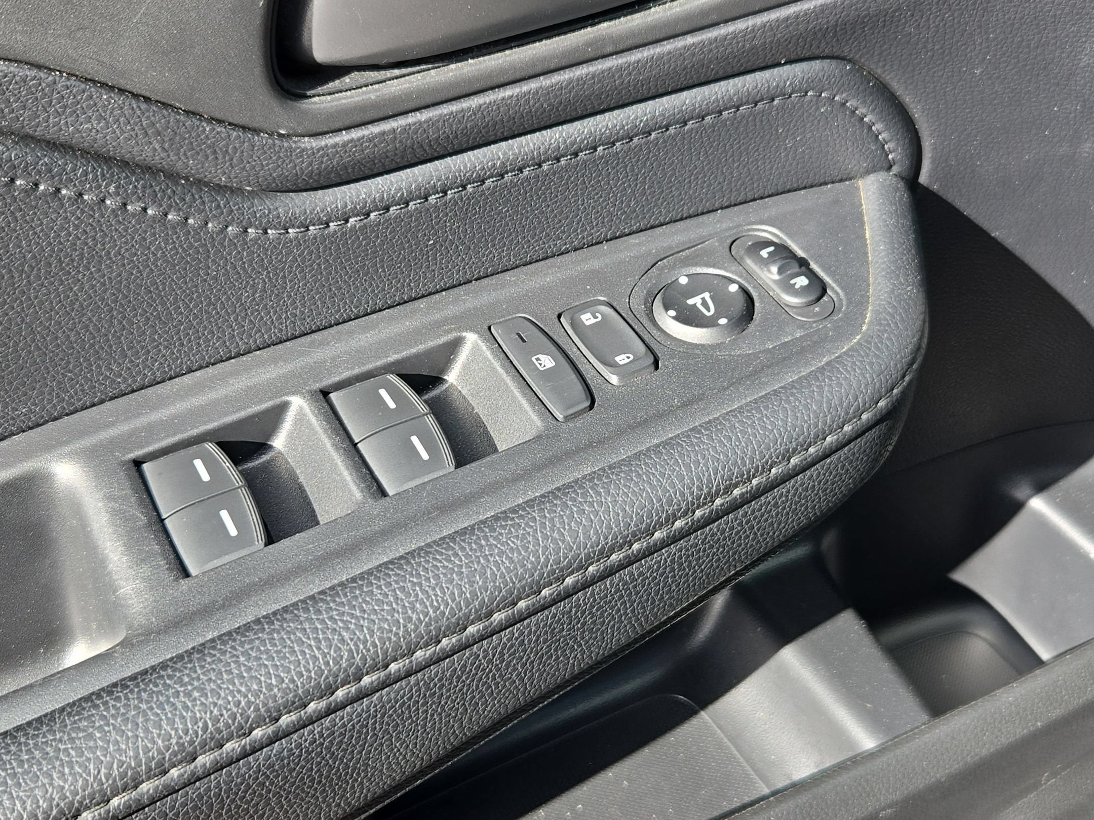 2025 Honda Odyssey EX-L - Photo 11