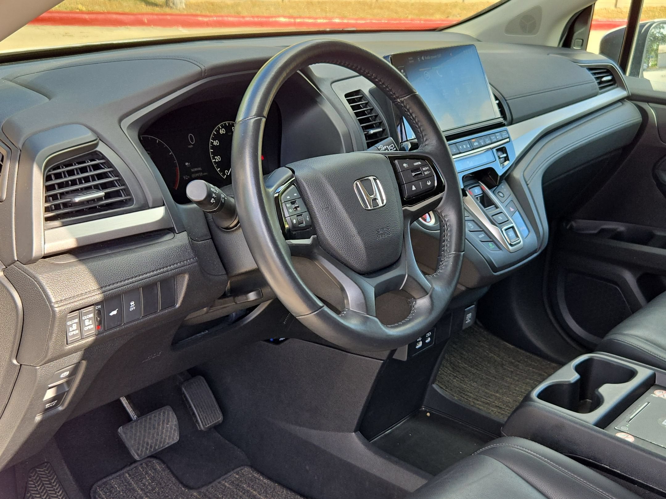 2025 Honda Odyssey EX-L - Photo 12