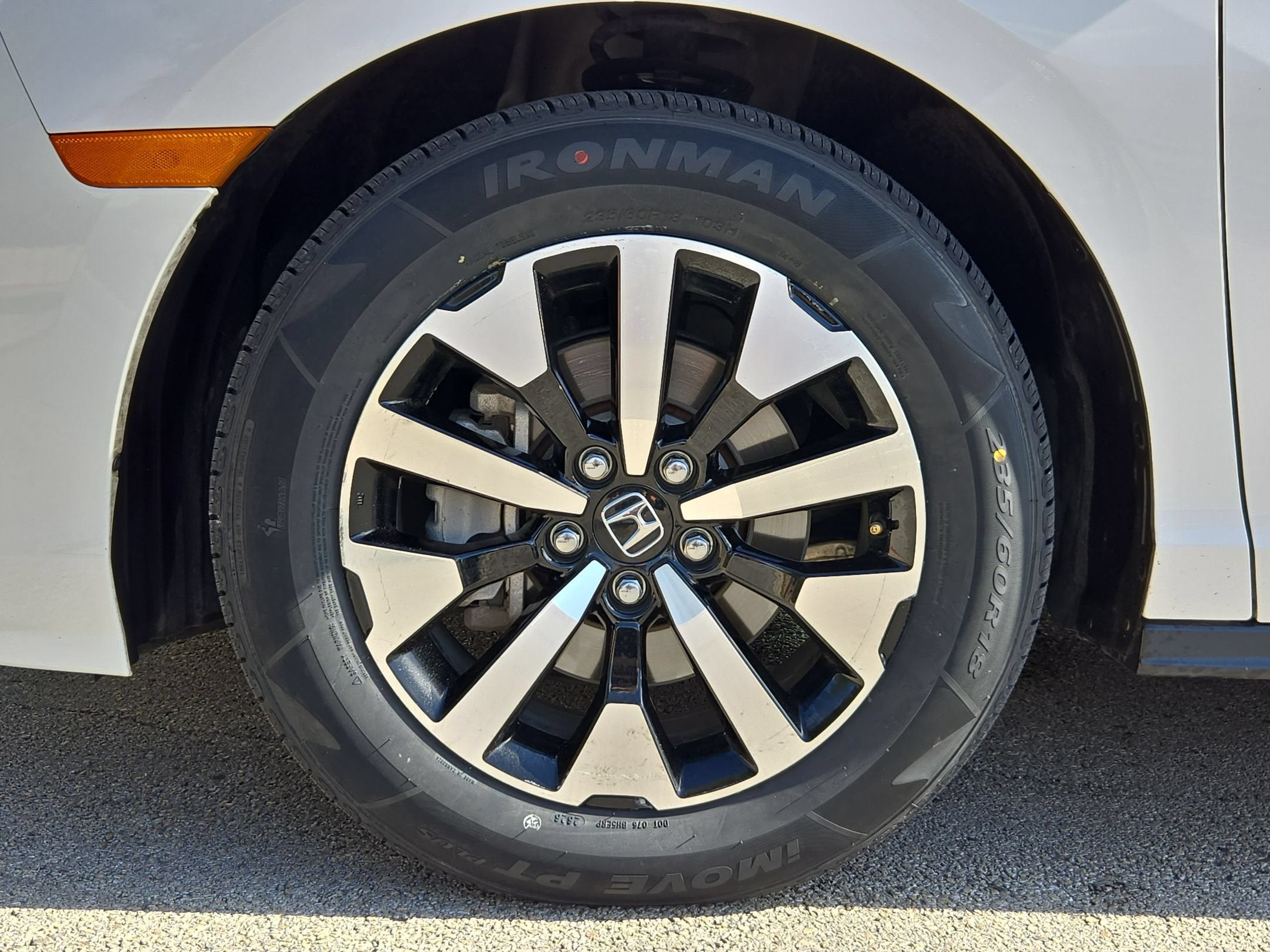 2025 Honda Odyssey EX-L - Photo 29