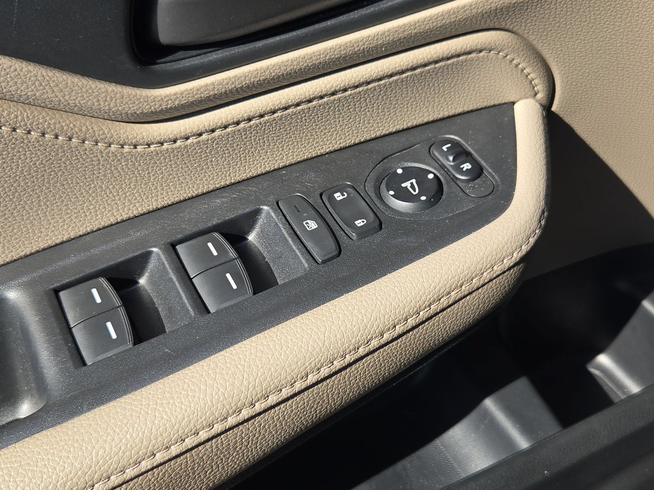 2024 Honda Odyssey EX-L - Photo 11