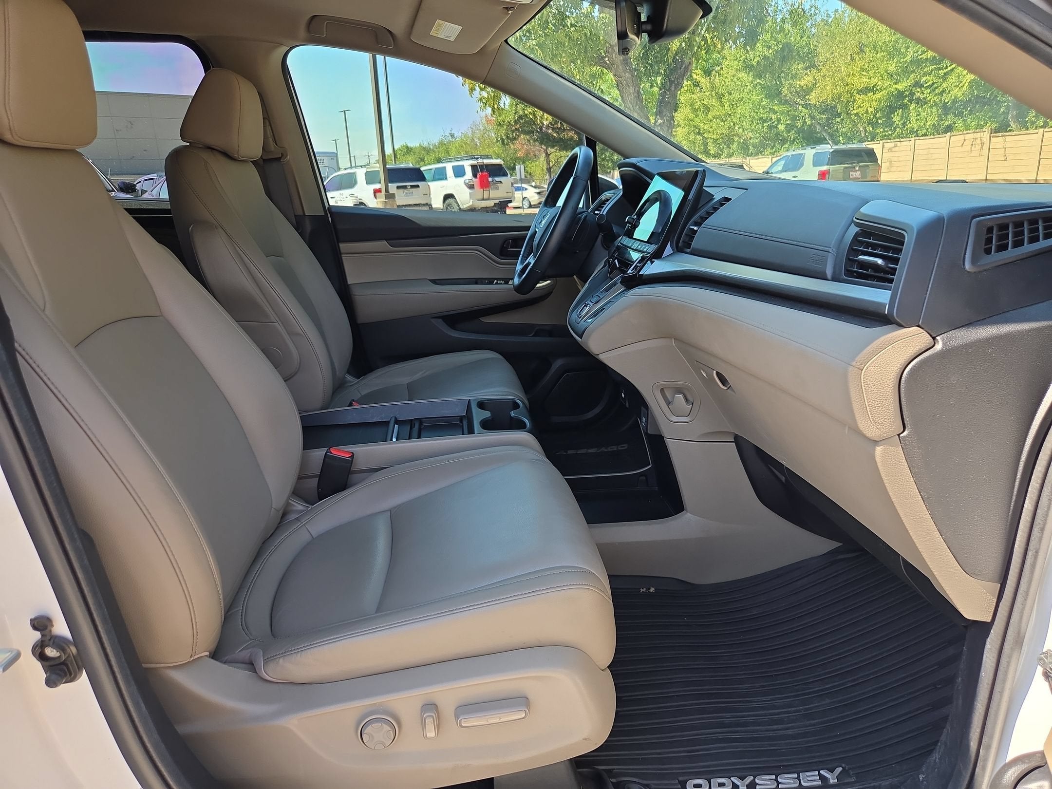 2024 Honda Odyssey EX-L - Photo 27