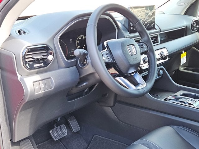 2025 Honda Pilot 2WD Touring w/HPD Wheels