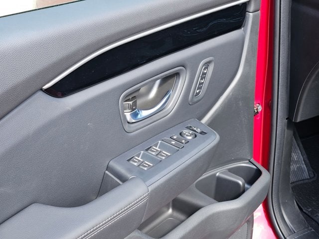 2025 Honda Pilot 2WD Touring w/HPD Wheels