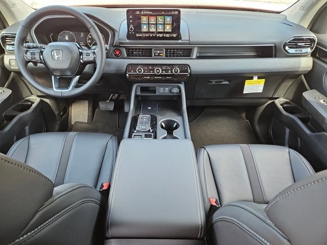 2025 Honda Pilot 2WD Touring w/HPD Wheels
