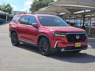 2025 Honda Pilot 2WD Touring w/HPD Wheels