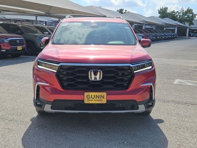 2025 Honda Pilot 2WD Touring w/HPD Wheels