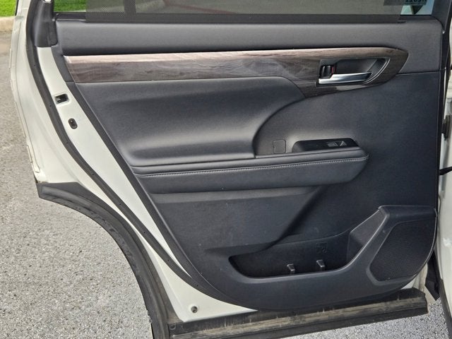 2020 Toyota Highlander Base